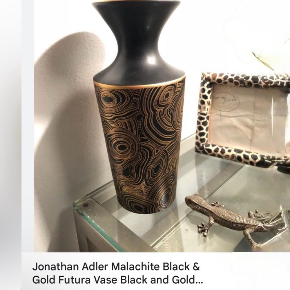 JONATHAN ADLER
MALACHITE BLACK & GOLD FUTURA VASE BLACK AND GOLD VASE
$250 NEW